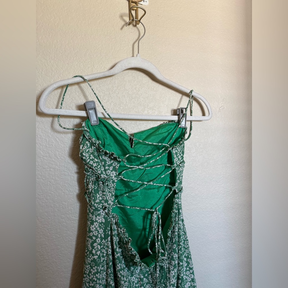 ASTR THE LABEL Amalea Floral Midi Dress Size Small in green - Picture 4 of 8